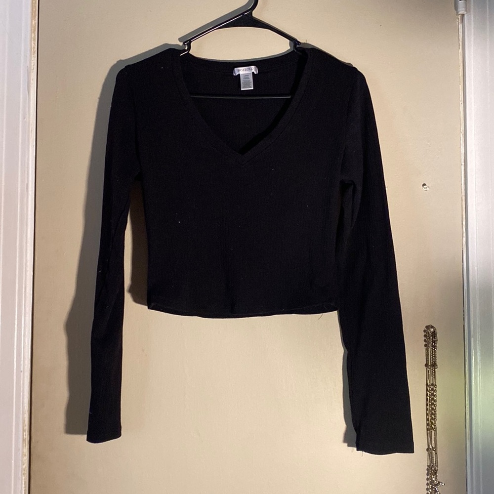 A black v neck long sleeve